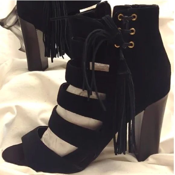 GUESS BLACK WOMENS CHUNKY SUEDE STRAPY HEELS SIZE 8M W/TASSELS - Picture 1 of 4